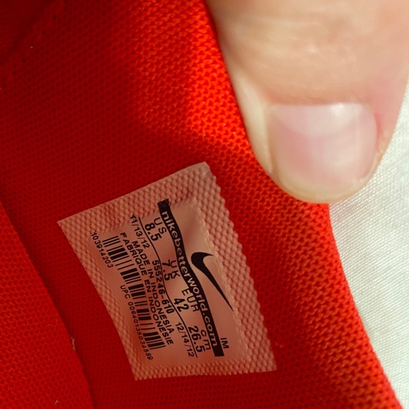 Men’s Red Nike shoe - Picture 4 of 4